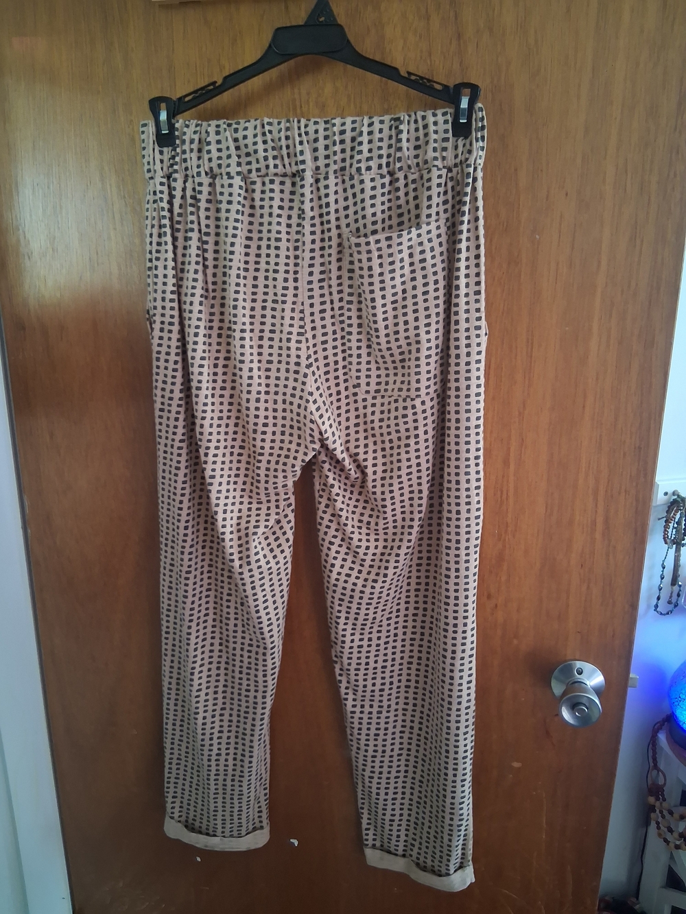Beige & Black Cropped Wide-Leg Pants with Grid Print - Picture 2 of 3